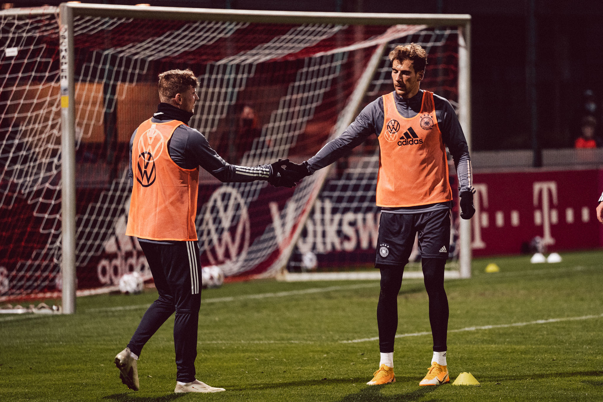 开云体育官网-日本队险胜德国队，黄鸭组合扛起全队  第2张